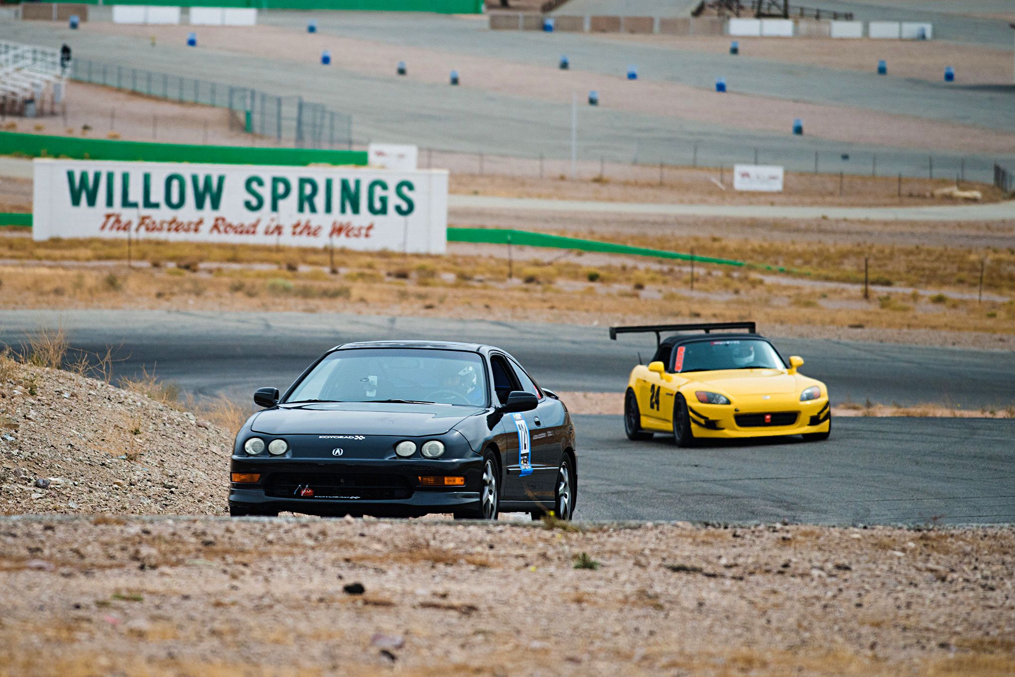 2017-vtec-club-autumn-speed-fest-integra-leading-s2000.jpg